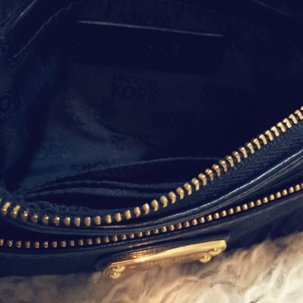 MICHAEL KORS
Signature Jet Set Large Wristlet - Picture 6 of 7